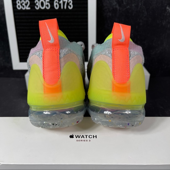 NIKE AIR VAPORMAX 2021 FLYKNIT NEON WOMENS RUNNING SHOES SIZE 5.5 GRAY NEW - Picture 3 of 10